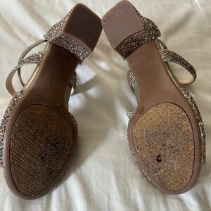 Seyland Rhinestone Cross Strap Block Heel Sandals
